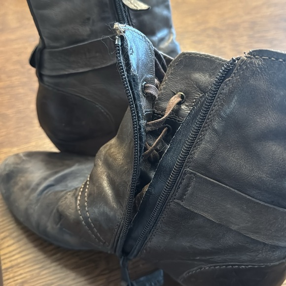 Leather Boots - Picture 3 of 3